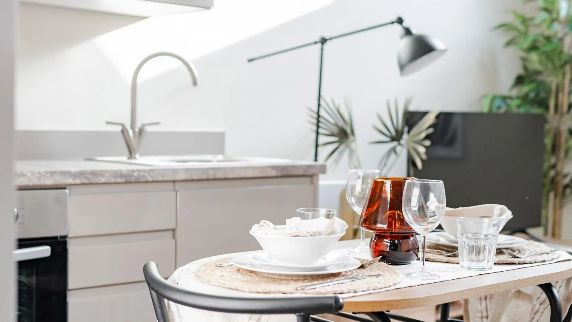 Luxury Tower, Penthouse & Split Level Apartments In Leeds City Centre  리즈